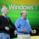  Steven Sinofsky (links) neben Microsoft-Chef Steve Ballmer. Bild: KEYSTONE/AP